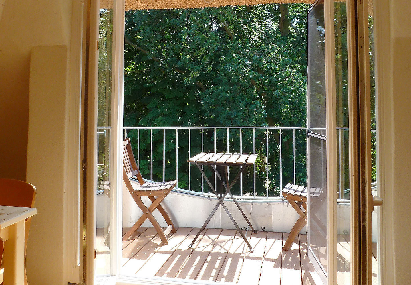 Blick auf die sonnige Loggia der 2‑Raum Ferienwohnung AW 5.